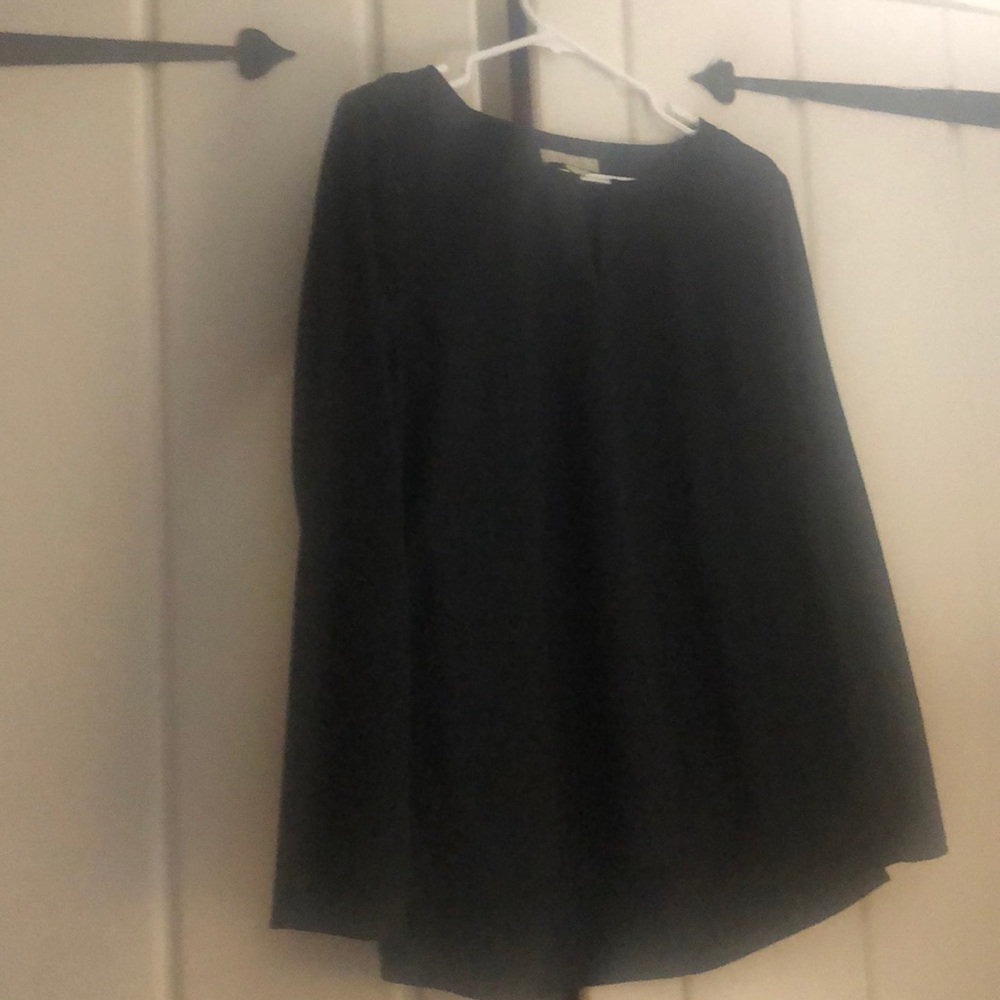 Cute silky shirt worn a few times lightweight nice work shirt